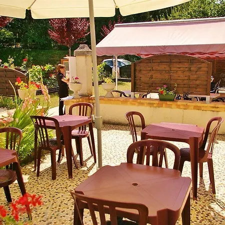 Hotel Logis L'auberge Du Brulhois 2*