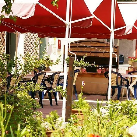 Logis L'Auberge Du Brulhois Hotel 2*