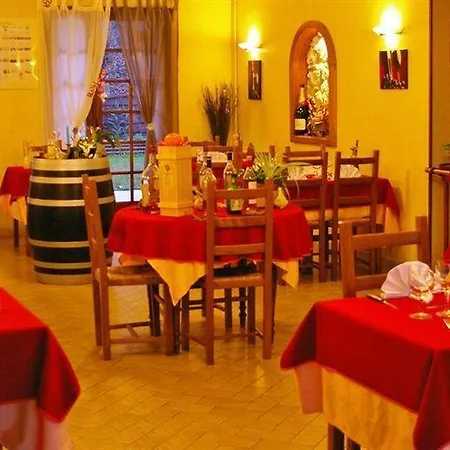 Hotel Logis L'auberge Du Brulhois Astaffort